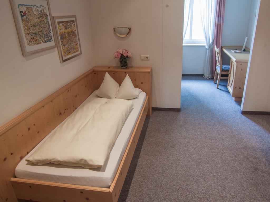 Hotel Hartmann Fuerstenfeldbruck Quarto foto