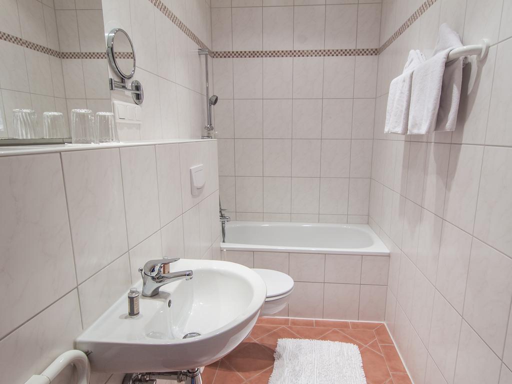 Hotel Hartmann Fuerstenfeldbruck Quarto foto